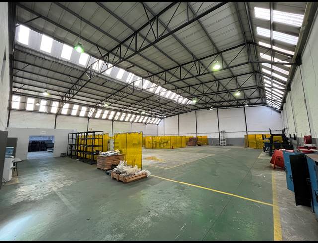 1,040M² WAREHOUSE TO LET IN KILLARNEY GARDENS